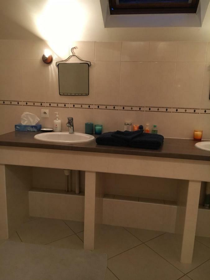 Appartement Independant Chez L'Habitant ブゾン エクステリア 写真